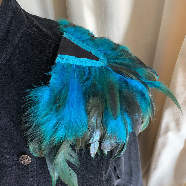 Feather epaulettes