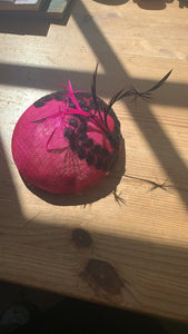 Skylar - Fuchsia pink/black sinamay small button cocktail fascinator