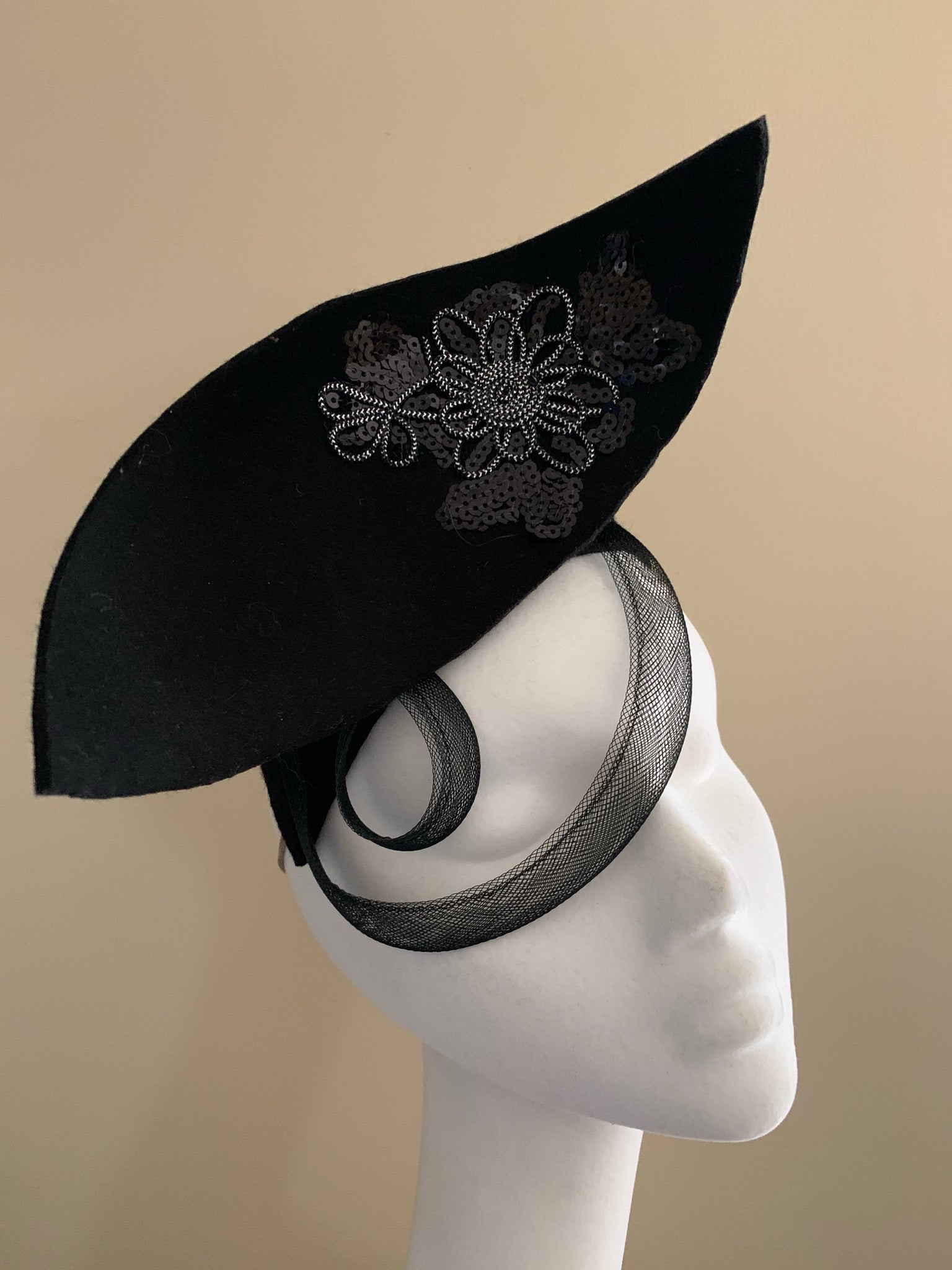Donna Black 1940s inspired abstract sculptural felt fascinator